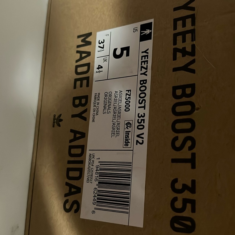 asriel yeezy with box